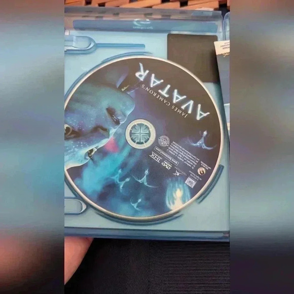 Avatar DVD And Blu-ray (EUC) - Picture 3 of 4